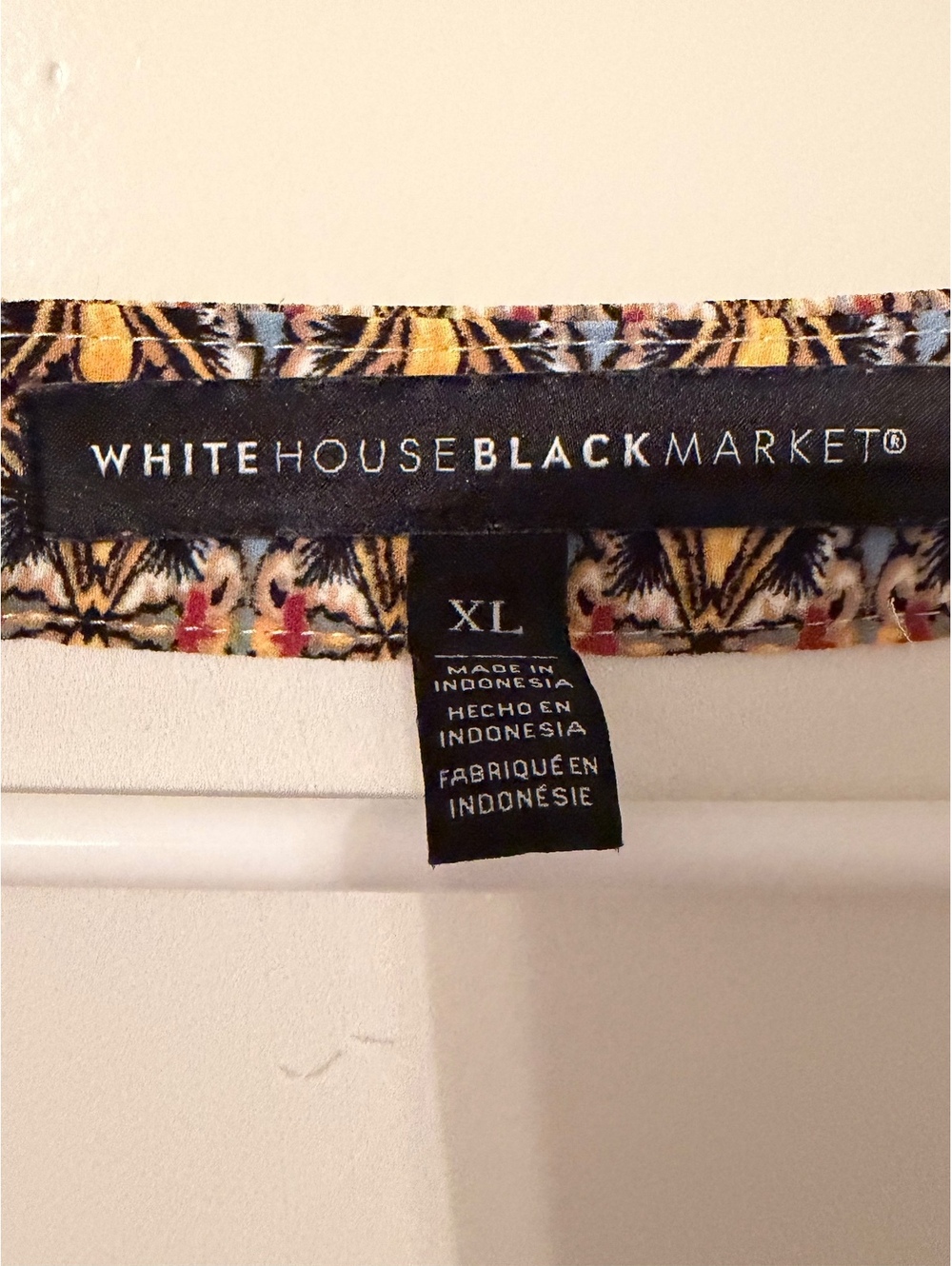 White House Black Market XL Floral V-Neck Blouse - Picture 3 of 9